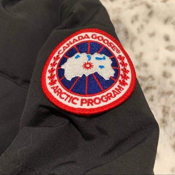 Canada Goose Wyndham Parka Notched Brim - Picture 3 of 13
